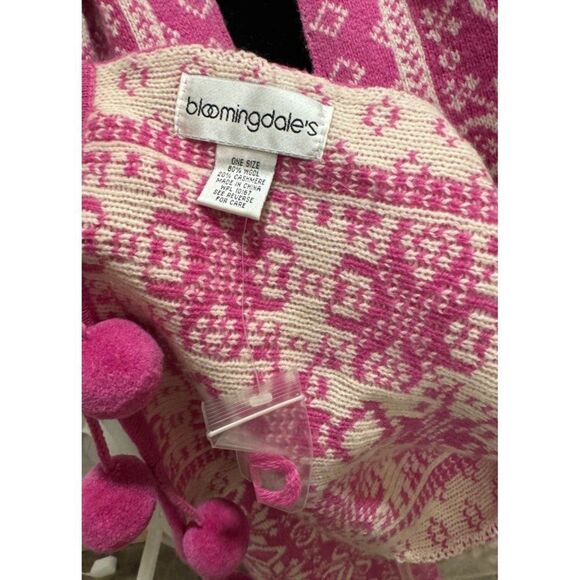 Bloomingdales Wool/Cashmere Pom Scarf Pink & White NWOT - Picture 4 of 5